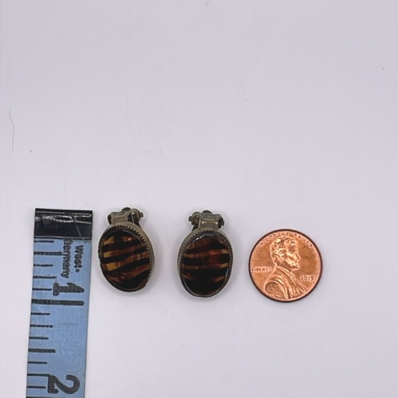 Vintage Lucite and Gold Tone Animal Stripe Clip-on Earrings - Picture 9 of 9